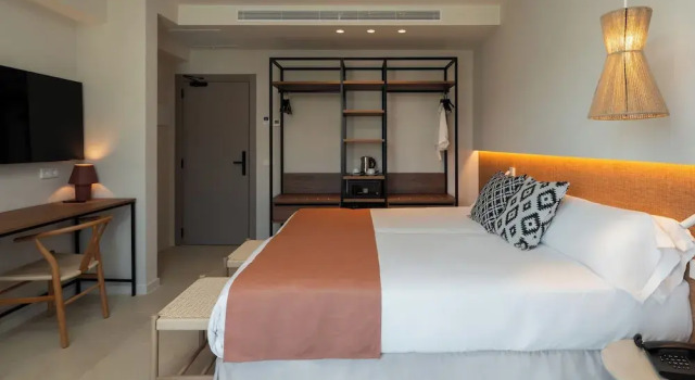 Standard Doppel Zimmer mit Balkon FERGUS Bermudas