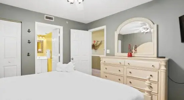 Pelican Beach 111, Забронировать Отель Дестин Emerald Coast, рядом с Аквапарк Биг-Каунас