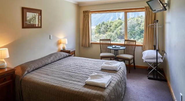 Двухместный номер с видом на горы Aoraki Mount Cook Alpine Lodge