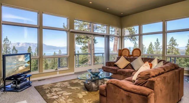 Panorama View Lodge with Stunning Lake Views by RedAwning, Забронировать Отель Саут-Лейк-Тахо South Lake Tahoe Area, рядом с Чемпионат мира