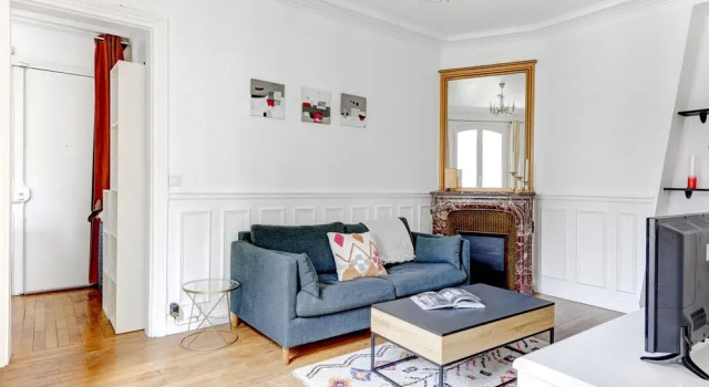 Elegant 1BR Steps to Marais & Louvre, Забронировать Отель Париж Иль-де-Франс, рядом с Станция метро Rambuteau