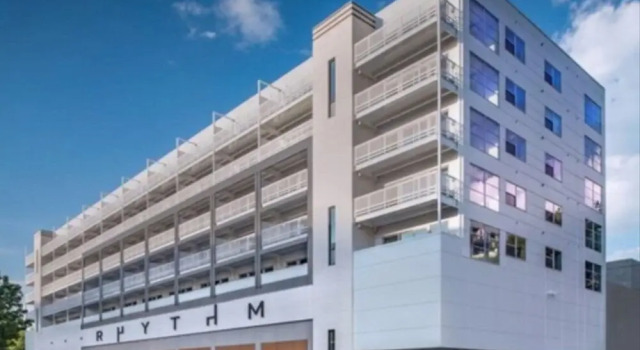 Chic Central Apartment with Free Parking, Забронировать Апартаменты/квартира Апартаменты Милуоки, рядом с Областной технический колледж Милуоки, Апартаменты/квартира