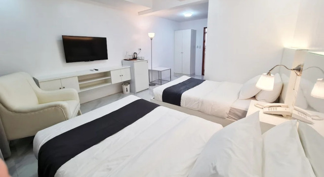 Двухместный номер Deluxe Staycation Hotel