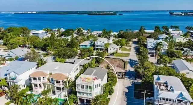 Коттедж с 6 комнатами Sunset Surf 2201 Ave C 6 Bedroom Home by RedAwning
