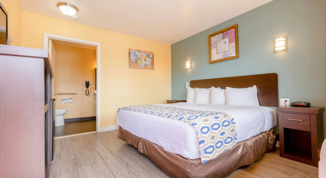 Hotel Avenida - Oceanside Camp Pendleton