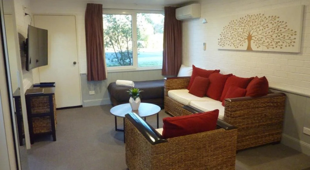 The Lodge Broulee, Book Hotel Broulee Eurobodalla