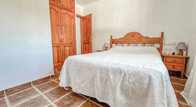 Stunning Private Villa with Sea Views, Pool, and Sun-Drenched Terrace, Prenota Villa Hotel a Axarquía con parcheggio, Parcheggio
