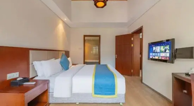 Четырёхместный семейный люкс с 2 комнатами с видом на улицу MoGan  Clouds  End  Hotel