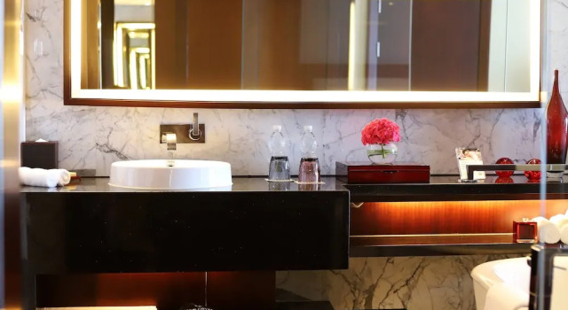 Двухместный номер Guest Club Lounge Access Renaissance Beijing Capital Hotel