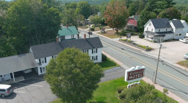 Colonial Motel, Забронировать Мотель Норт-Конуэй Cranmore Mountain Resort, рядом с Мини-гольф "Банана Вилладж"
