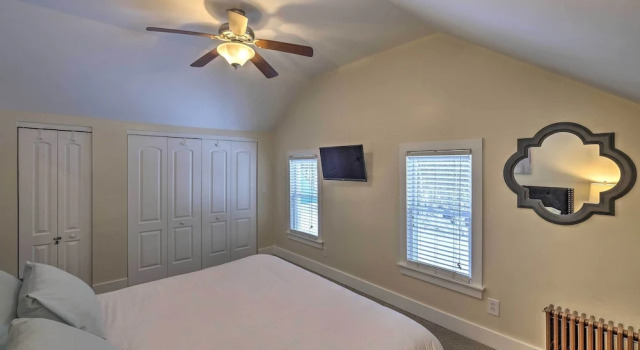 Warrensburg Home ~ 6 Mi to Lake George!, Buchen Sie Ferienhaus Lake George 