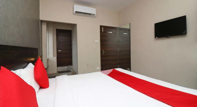 Krishna Plaza by OYO Rooms