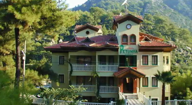 Club Petunya Apartments