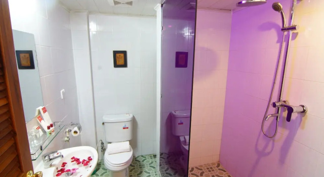 Superior Twin room with view Shwe Ingyinn Hotel