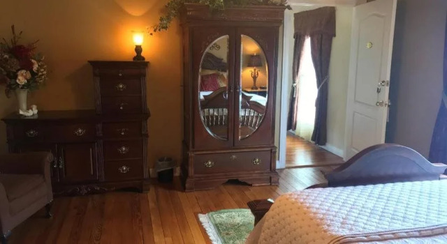 Hill House B&B, Book Bed and Breakfast Hoteller i Kentucky med parkering, Parkering
