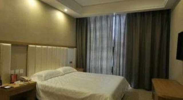 Yun Tai Yi He Hotel, Prenota Hotel Hotel a Henan con parcheggio, Parcheggio