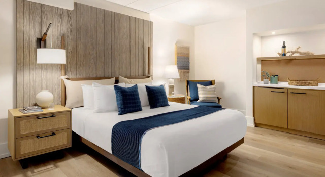 Полулюкс Newport Harbor Island Resort
