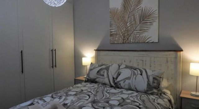Locust Retreat in Marloth Park, Забронировать Дом для отпуска Марлот-Парк Барбертон