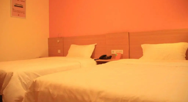 Двухместный номер Business 7Days Inn Dongguan Guanhui City Rail Dalang Town Station Branch