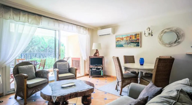 Appartement 3 pièces 4 pers proche commerces 75057, Забронировать Апартаменты/квартира Отели Сент-Максима с бассейном, Бассейн
