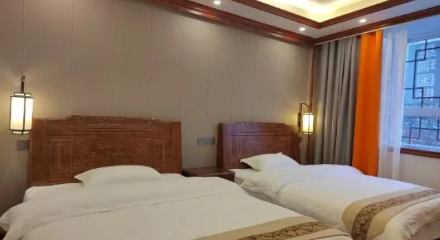 Люкс Deluxe Kaiyue Homestay (Zhenyuan Ancient Town Baicheng Railway Station)