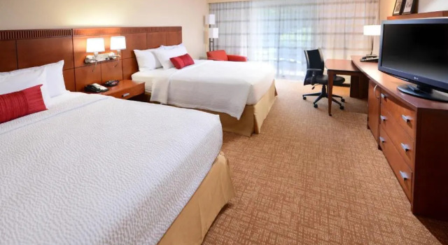 Четырёхместный номер Standard Courtyard Dallas Las Colinas