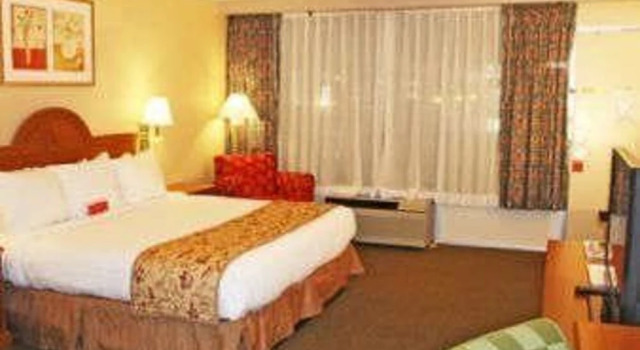 Quality Inn, Забронировать Отель Ашвилл Аппалачи, рядом с Bob Lewis Ballpark