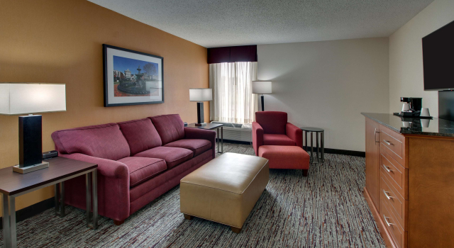 Двухместный люкс с 2 комнатами Drury Inn & Suites Bowling Green