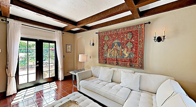 New Listing! Enchanting Spanish-style 4 Bedroom Home, Rezerwuj Hotel Hotele w Palm Beach County z basenem, Basen