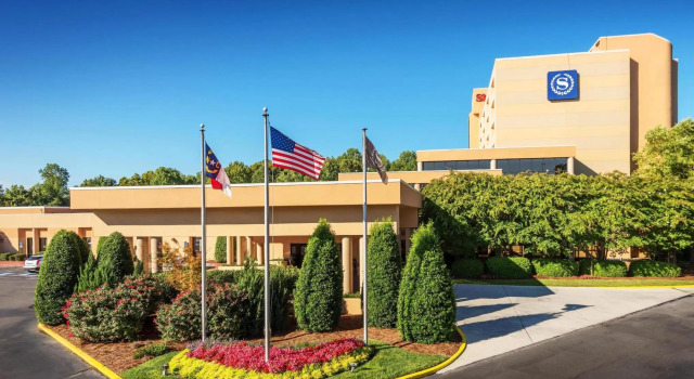 Номер Traditional Sheraton Charlotte Airport