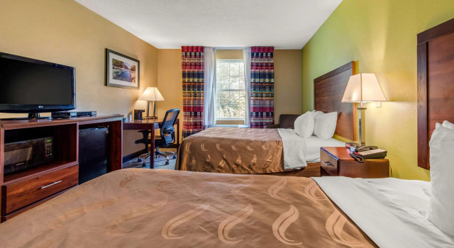Четырёхместный номер Standard Quality Inn Morgantown