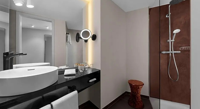 Двухместный полулюкс Tower Дуплекс Wasserturm Hotel Cologne, Curio Collection by Hilton