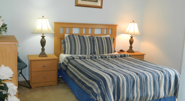 Delightful 4 Bed Pool Home with games room, Davenport, US