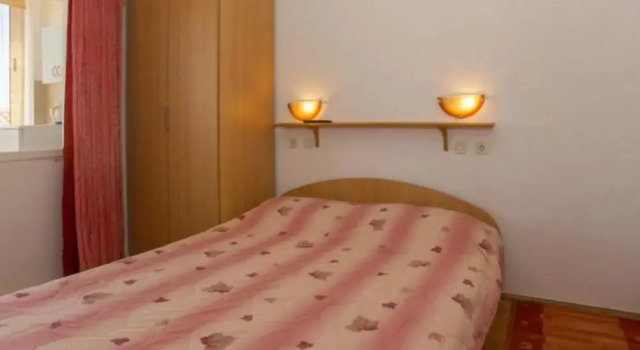 Beachfront Apartments Andrijević, Varaa Huoneisto Hotellit Split-Dalmatia pysäköinnillä, Pysäköinti