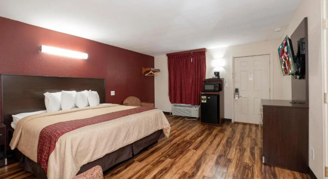 Четырёхместный люкс Red Roof Inn Starkville - University