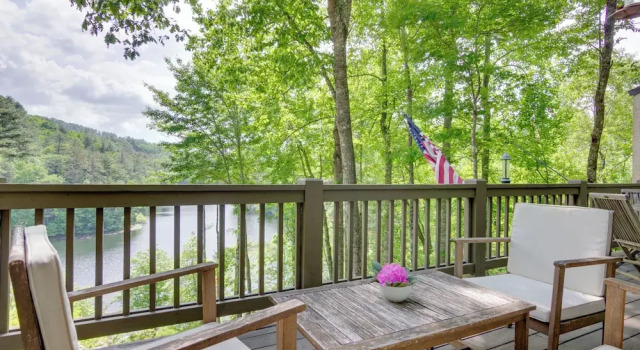 Апартаменты High-end Sapphire Retreat on Fairfield Lake!