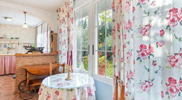 Lovely Chalet in Polop With Swimming Pool