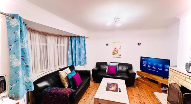 Gorgeous Cosy Home 2 Miles From Heathrow Airport, Забронировать Отель Бизнес-отели Англии, 4* 5*