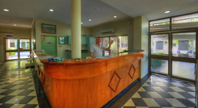 Knotts Crossing Resort, Забронировать Курортный отель Отели Кэтрин 3 звезды, рядом с Djilpin Arts, 3*