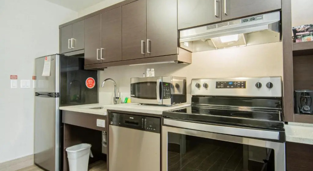 Двухместный люкс c 1 комнатой с частичным видом TownePlace Suites by Marriott Brantford and Conference Centre