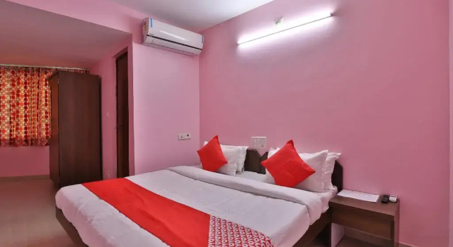 Radhesh Banquet Hall And Rooms By OYO Rooms