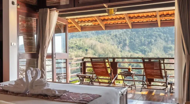 Deluxe Double room with balcony The Sanctuary Pakbeng Lodge