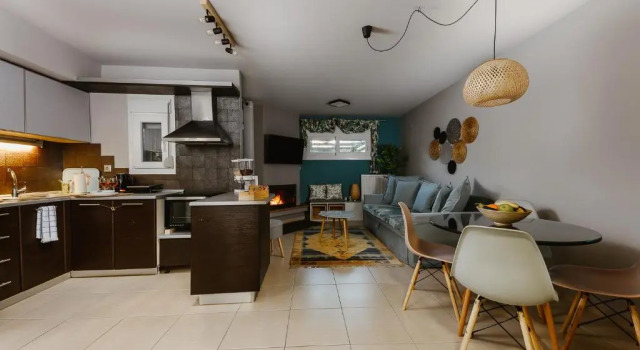 Le Petit Jardin #2, Book Hotel Volos 