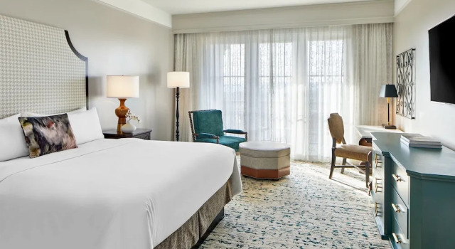 Двухместный номер Standard с балконом и с видом на бассейн Renaissance Birmingham Ross Bridge Golf Resort & Spa