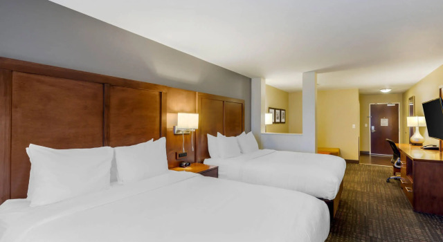 Четырёхместный люкс Comfort Suites Loveland