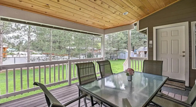 Коттедж Game Room, Yard, Deck & Fireplace: Lakeside Home