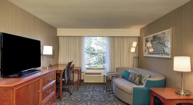 Люкс Executive c 1 комнатой Courtyard by Marriott Chapel Hill