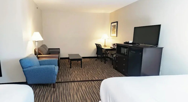 Четырёхместный семейный люкс Cobblestone Inn & Suites Maryville
