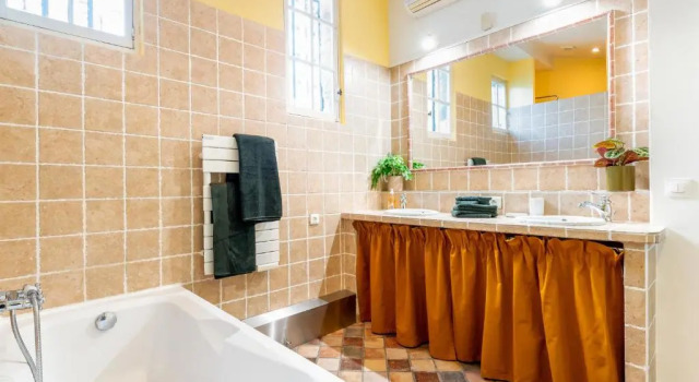 Апартаменты PLACE DU PALAIS DES PAPES 3 chambres Parking Climatisation 3 Salles de bain