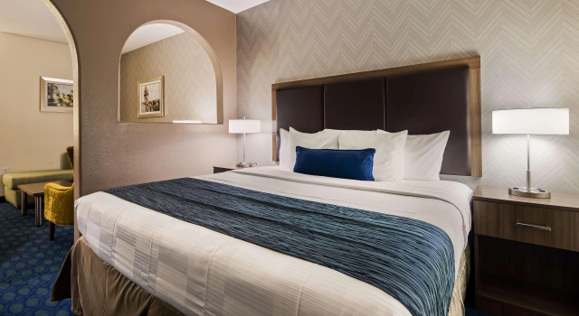 Best Western Plus Tulsa Inn & Suites